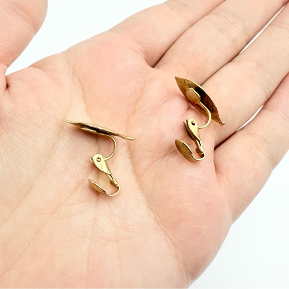 Gold Plated 3D Leaf Clip on Earrings - Picture 4 of 5